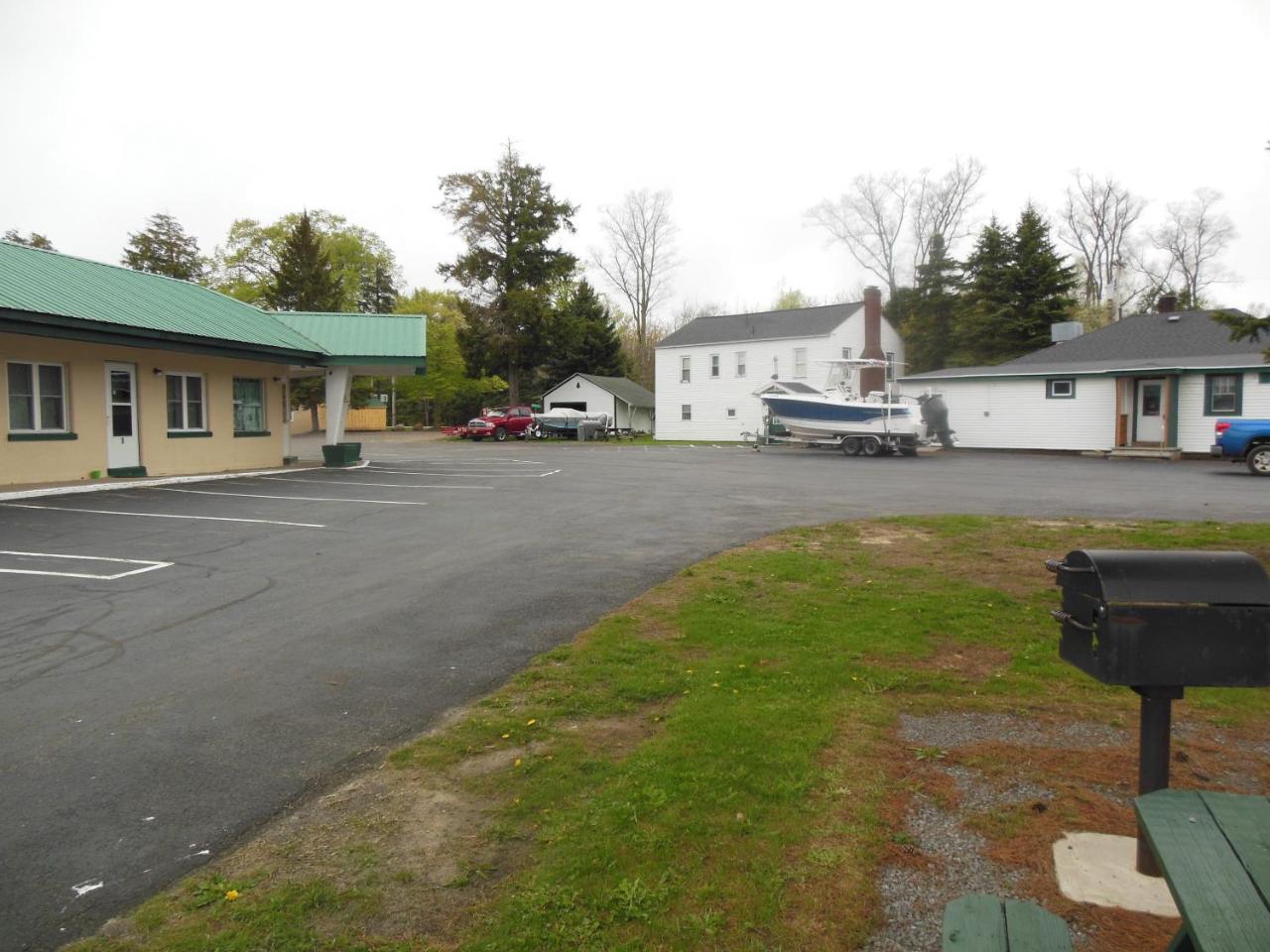 Evergreen Motel Oswego Exterior photo